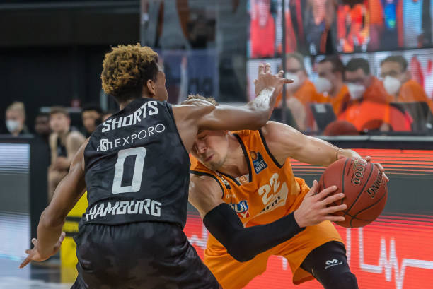 都让他在赛 都让他在赛