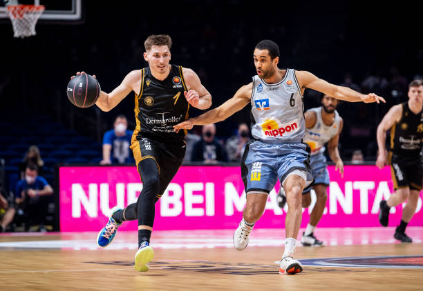 篮球队中 篮球队中