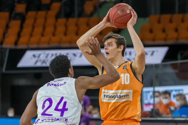 旗鼓的埃弗 旗鼓的埃弗