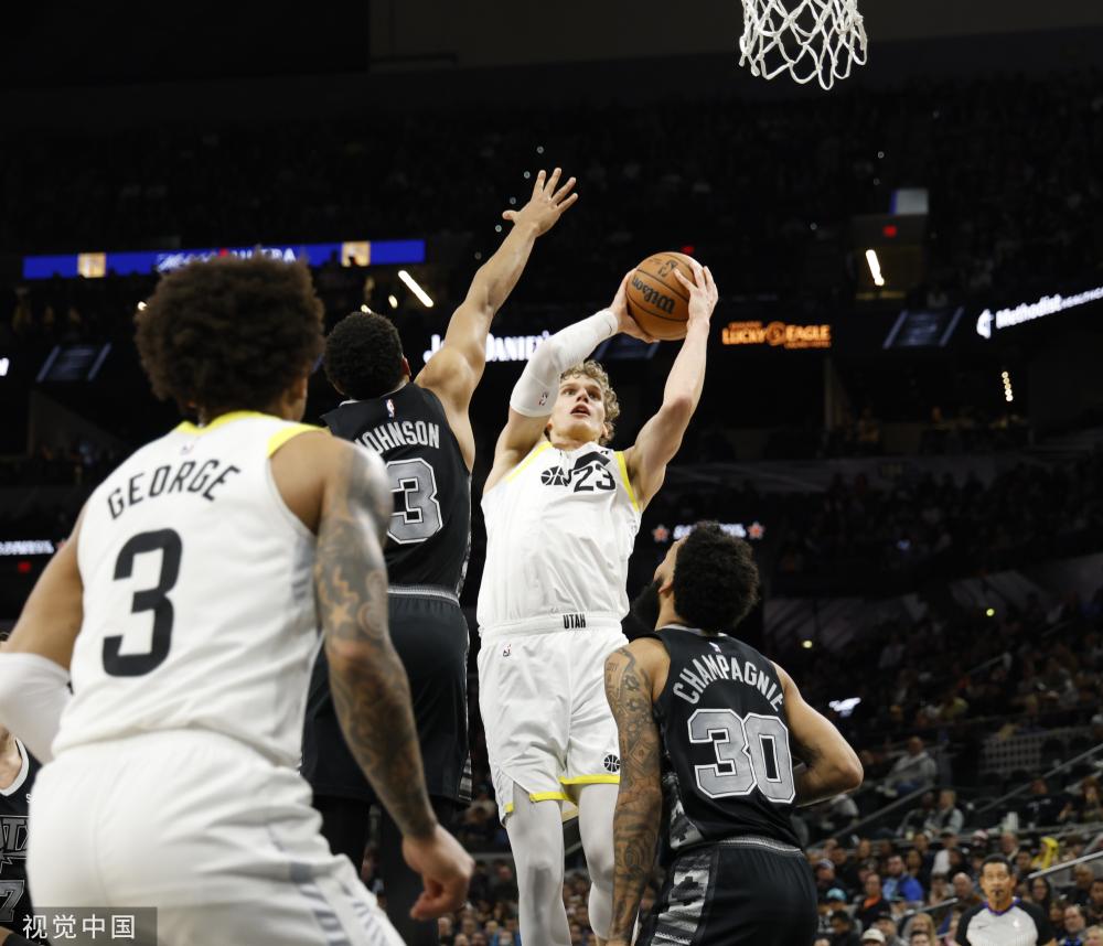 在足球比赛 在足球比赛